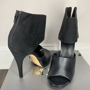 Apreelan Peep toe pumps